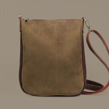 Brown Crossbody Bag With Zipper..